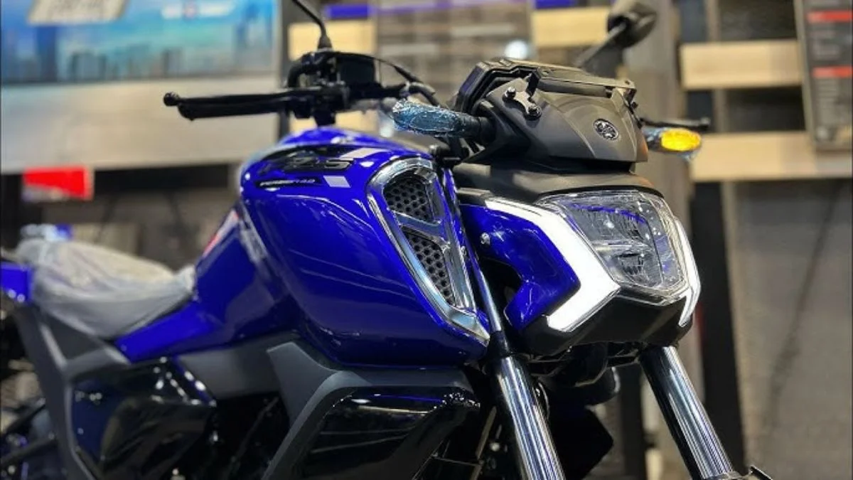 Yamaha FZS FI V4: A Perfect Blend of Muscle, Mileage and Modern Tech